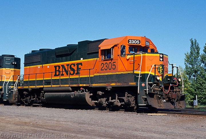 BNSF 2305  - GP38-2.jpg